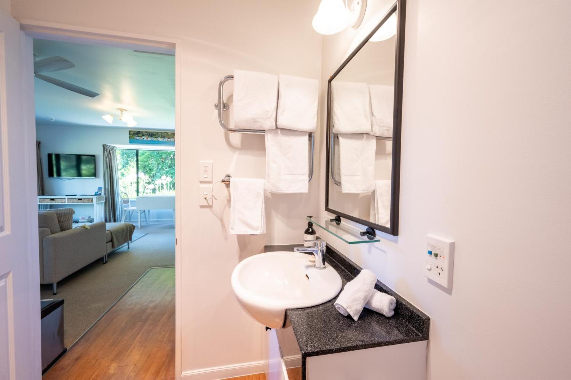 Woodside - Akaroa Holiday Cottage Экстерьер фото